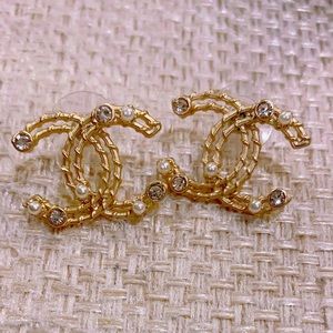 Chanel Vintage CC Earrings in Gold